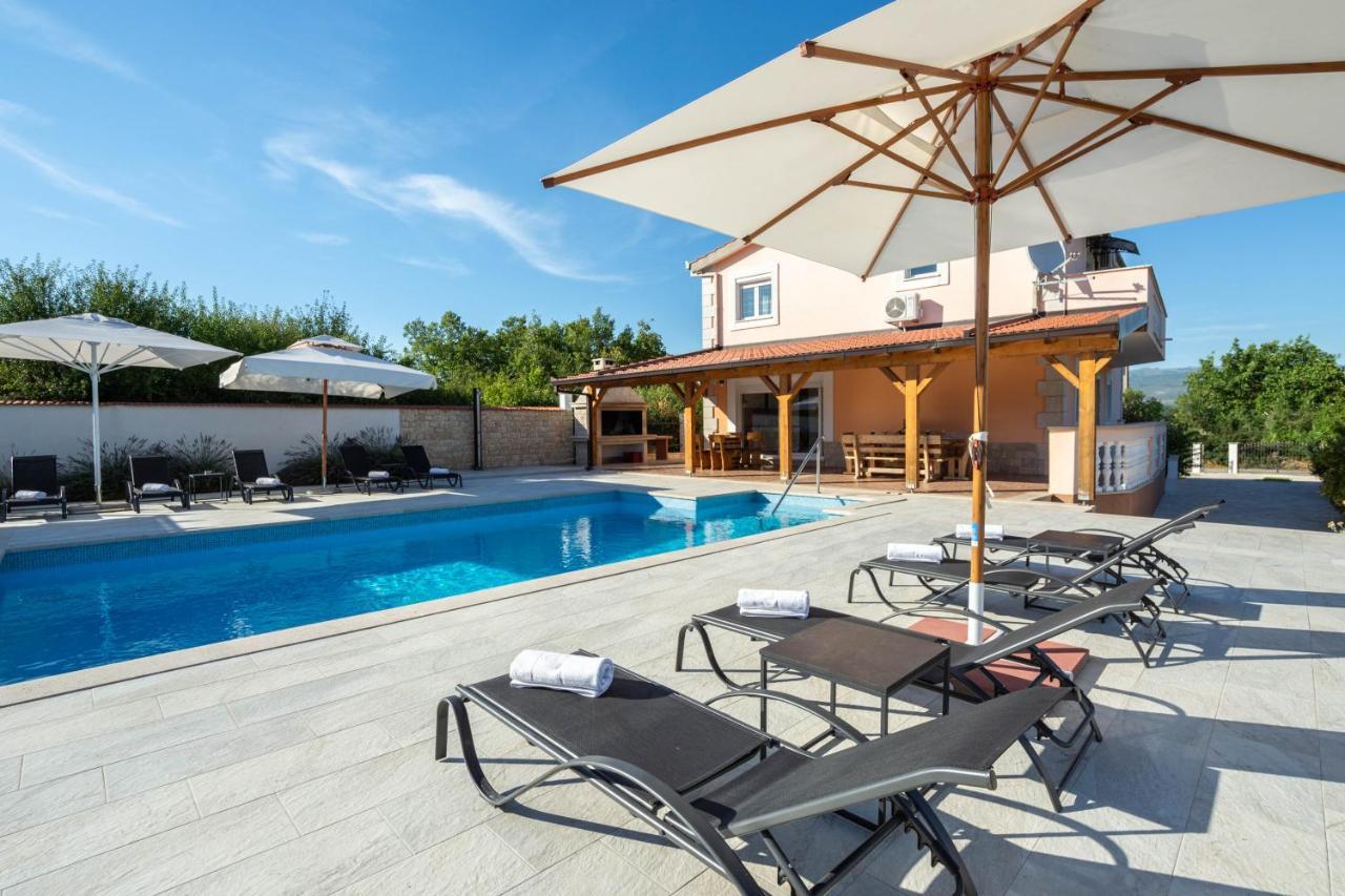 Vacation Villa Matic With 7 Bedrooms Sinj Kültér fotó