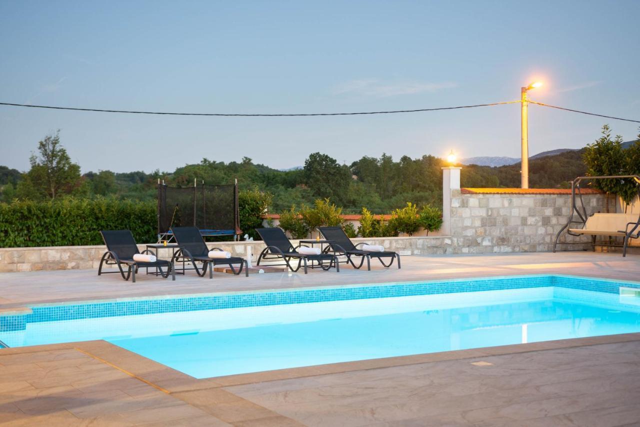 Vacation Villa Matic With 7 Bedrooms Sinj Kültér fotó