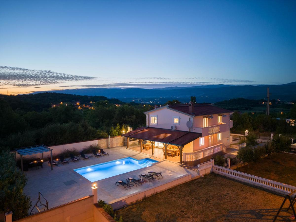 Vacation Villa Matic With 7 Bedrooms Sinj Kültér fotó