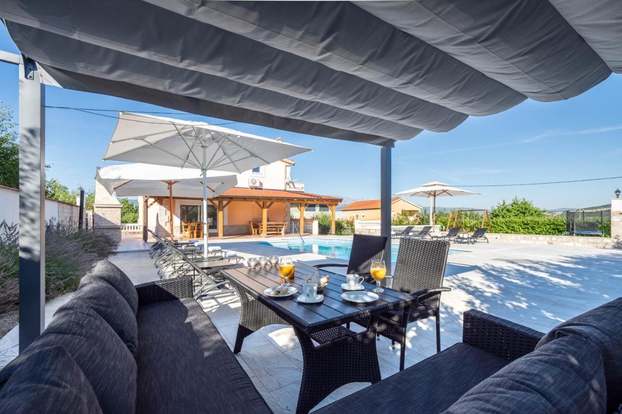 Vacation Villa Matic With 7 Bedrooms Sinj Kültér fotó