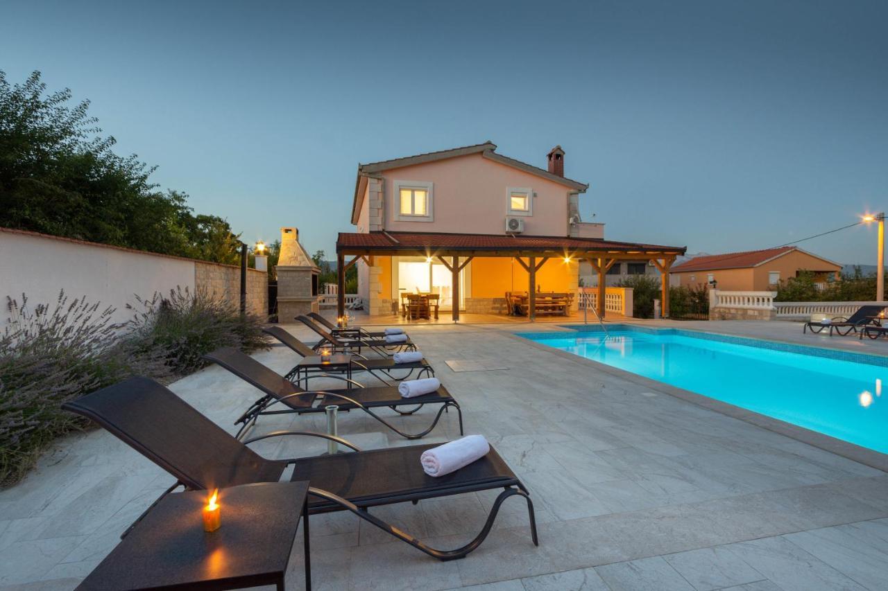 Vacation Villa Matic With 7 Bedrooms Sinj Kültér fotó