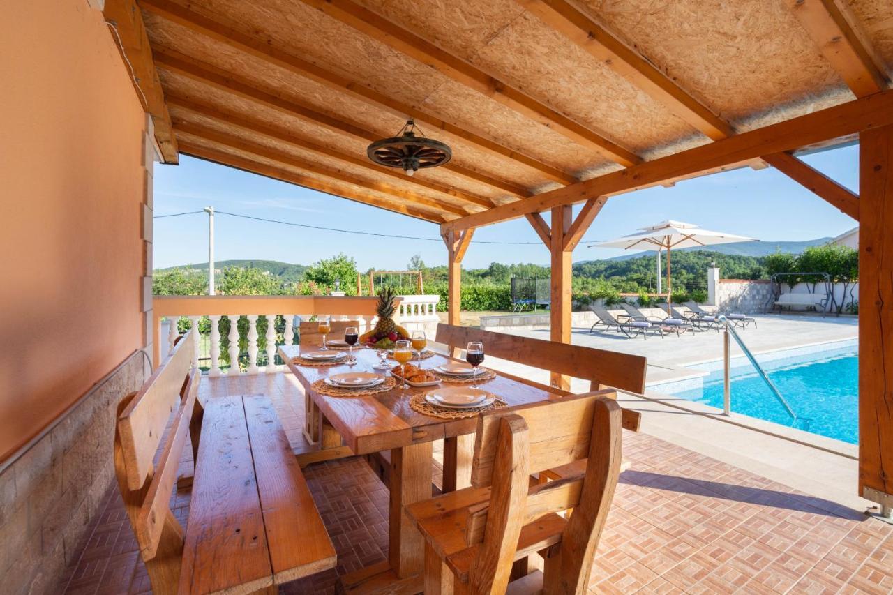 Vacation Villa Matic With 7 Bedrooms Sinj Kültér fotó