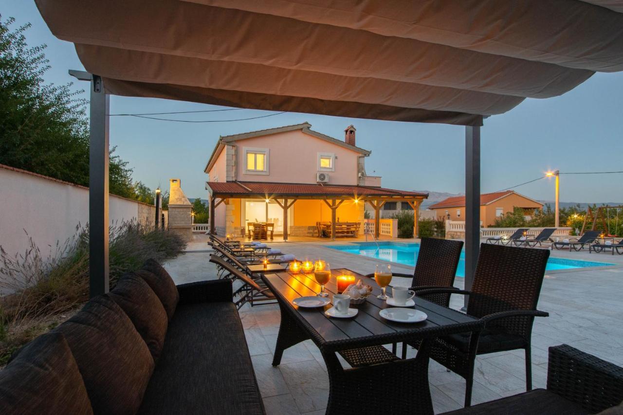 Vacation Villa Matic With 7 Bedrooms Sinj Kültér fotó
