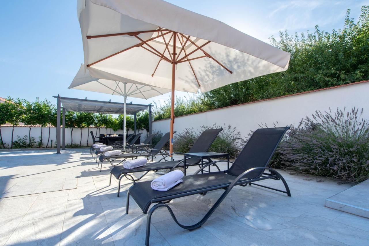 Vacation Villa Matic With 7 Bedrooms Sinj Kültér fotó