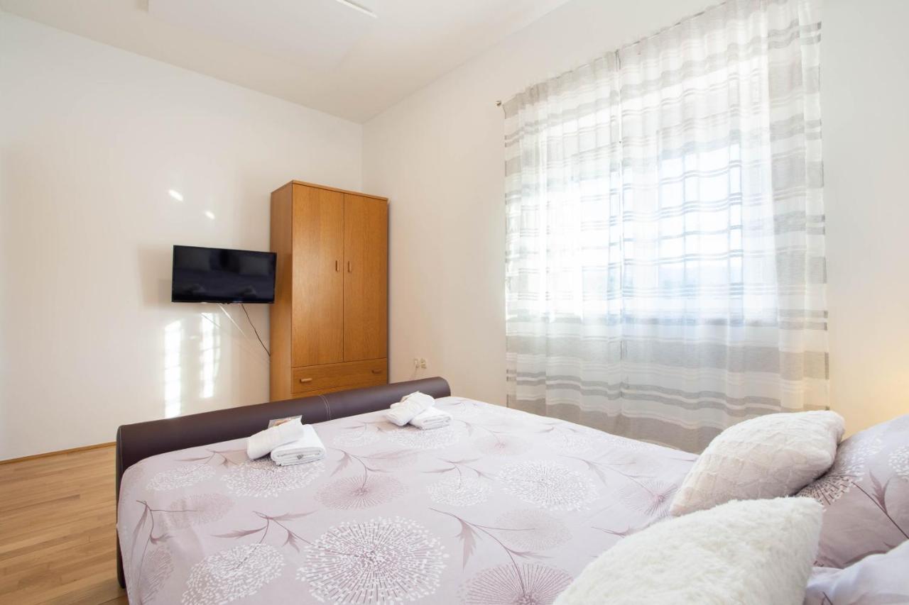 Vacation Villa Matic With 7 Bedrooms Sinj Kültér fotó