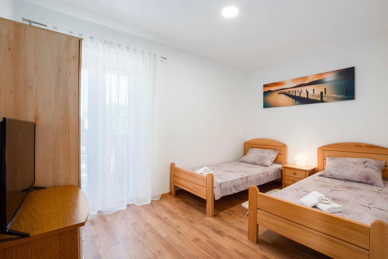 Vacation Villa Matic With 7 Bedrooms Sinj Kültér fotó