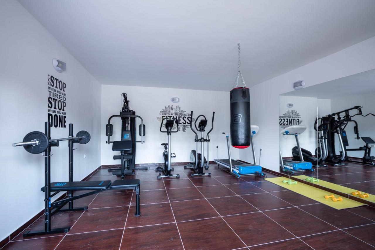 Vacation Villa Matic With 7 Bedrooms Sinj Kültér fotó