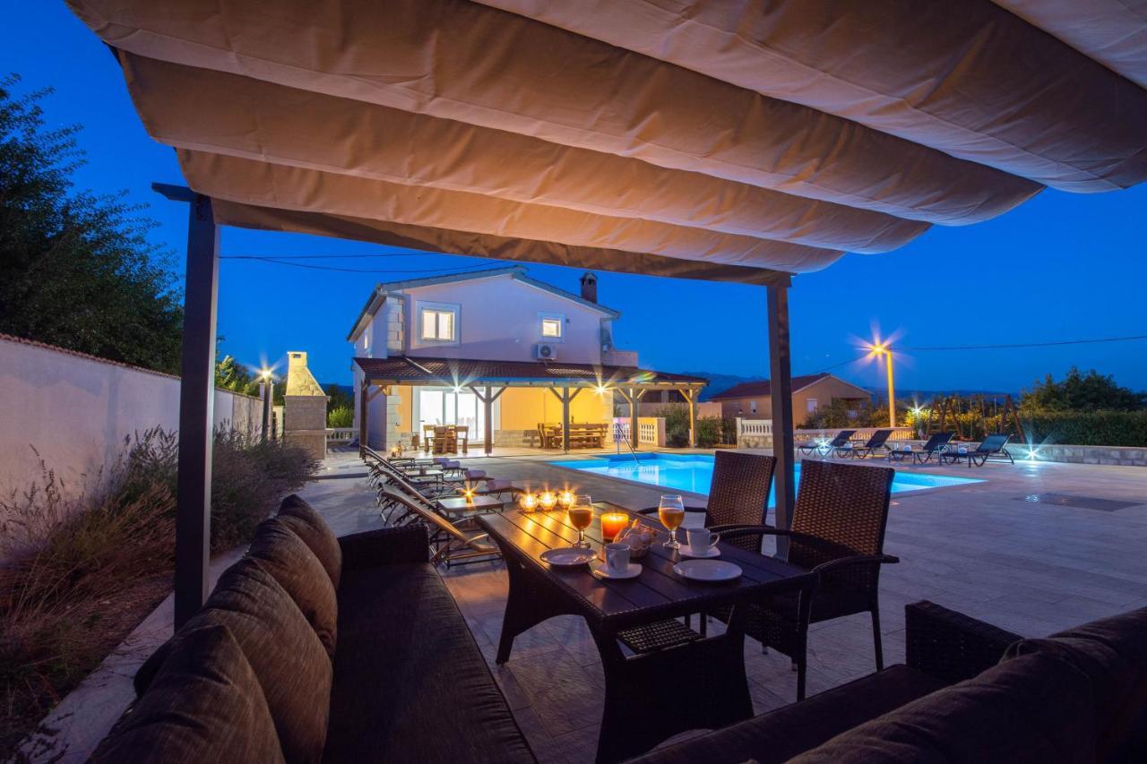 Vacation Villa Matic With 7 Bedrooms Sinj Kültér fotó