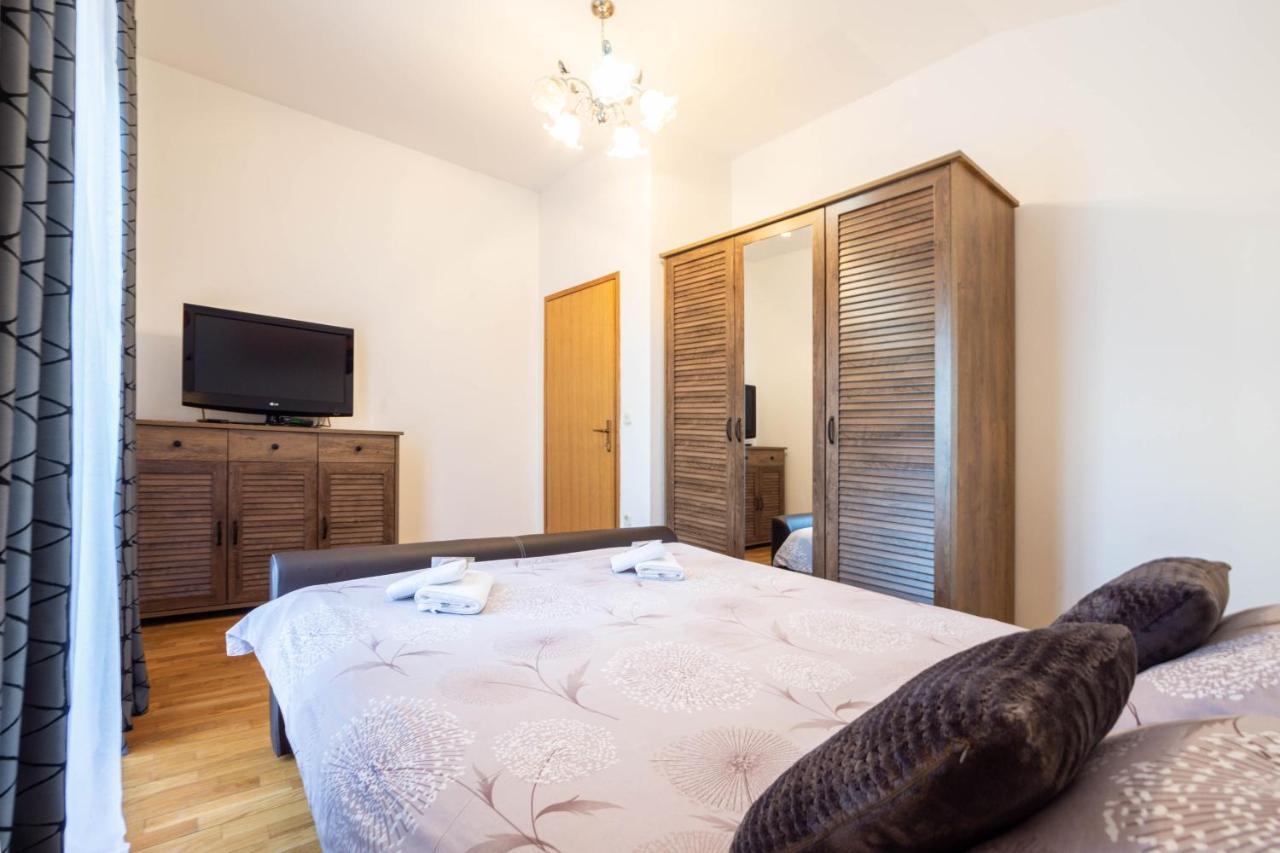 Vacation Villa Matic With 7 Bedrooms Sinj Kültér fotó