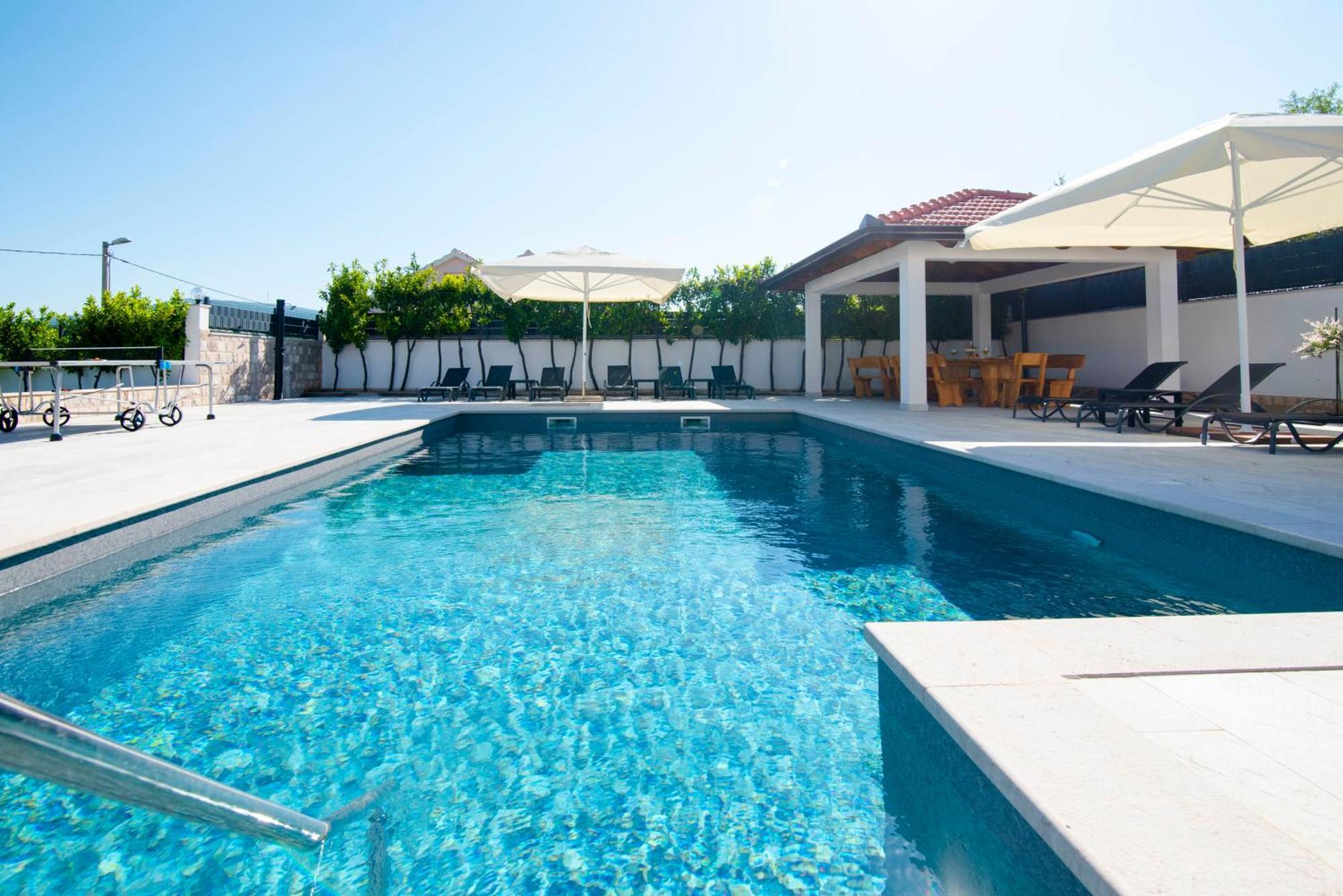 Vacation Villa Matic With 7 Bedrooms Sinj Kültér fotó