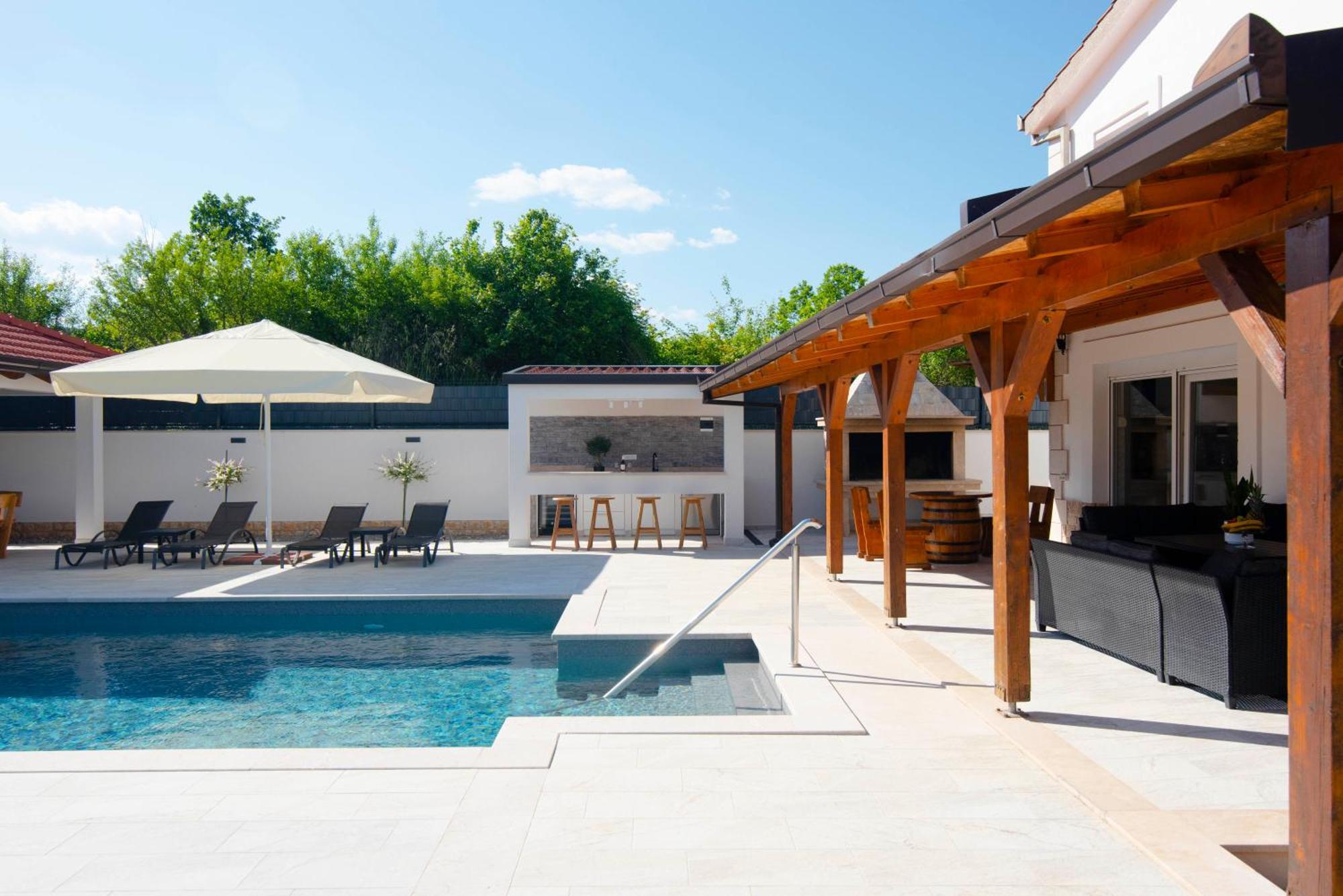Vacation Villa Matic With 7 Bedrooms Sinj Kültér fotó