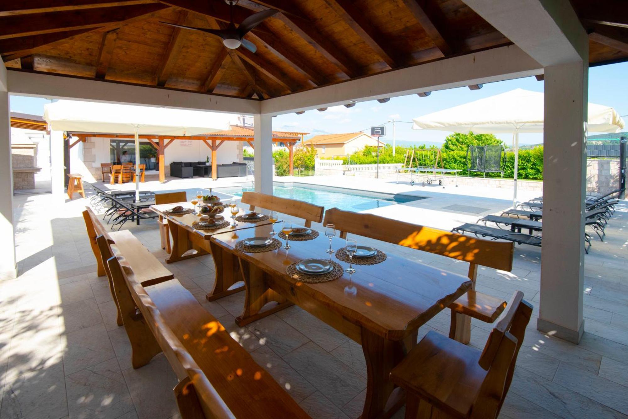Vacation Villa Matic With 7 Bedrooms Sinj Kültér fotó