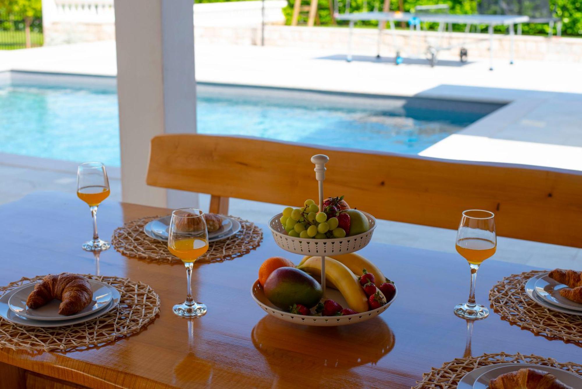 Vacation Villa Matic With 7 Bedrooms Sinj Kültér fotó