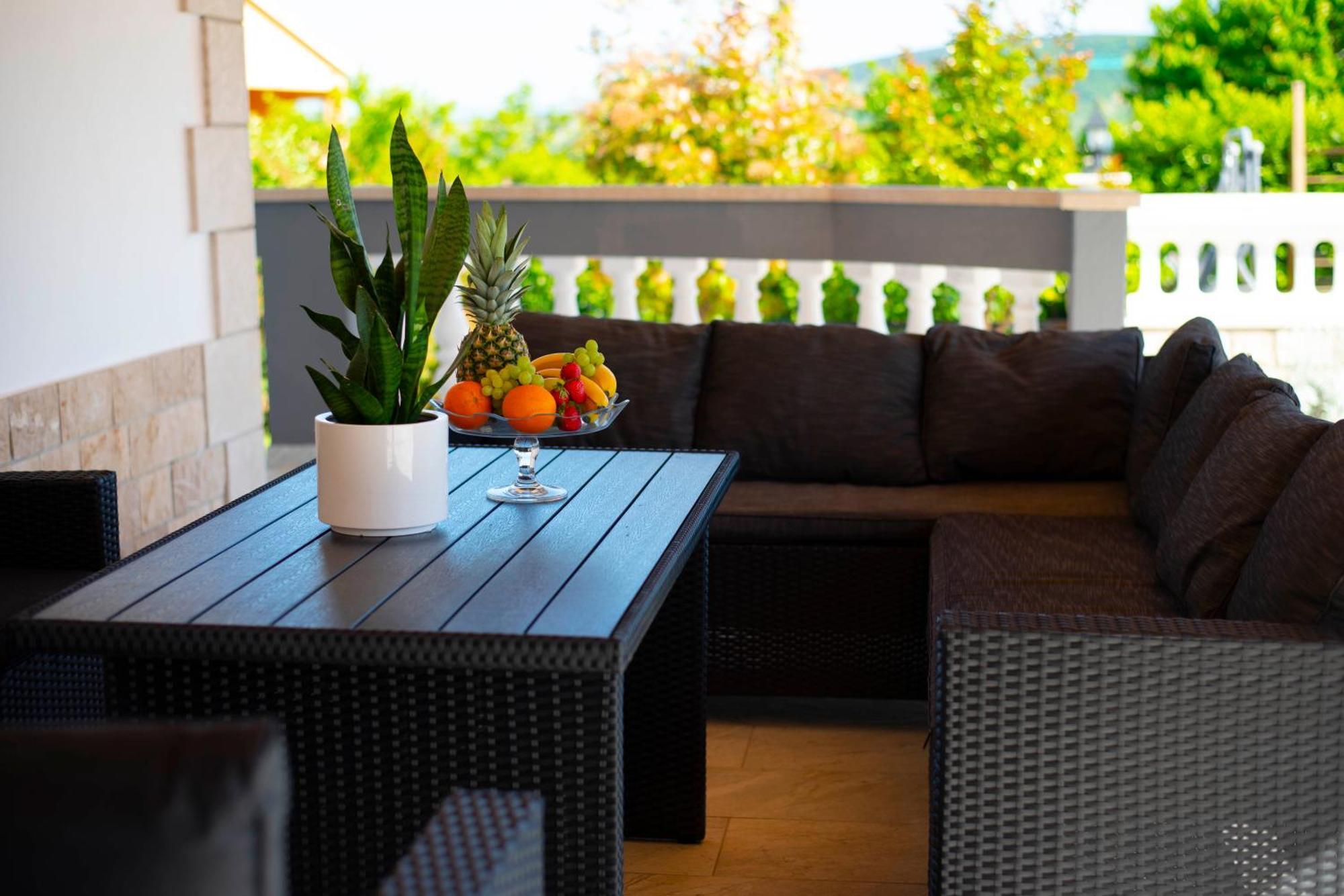 Vacation Villa Matic With 7 Bedrooms Sinj Kültér fotó